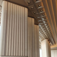 Panneau en aluminium décoratif 3D concave-convexe à motif personnalisé pour plafond métallique de hall d'hôtel et rénovation d'entrée commerciale