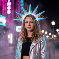 Serre-tête LED Lumineux Couronne Colorée Clignotante Bandeau Lumineux Tiara pour Mariage Anniversaire Fête Déguisement Décoration