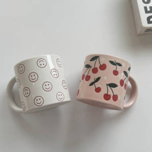 Tasse en céramique de cerise fraîche tasses mignonnes de sourire d'<span class=keywords><strong>Emoji</strong></span> pour des tasses de café de filles - Product Image 1