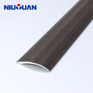 Design moderne personnalisé en usine-<span class=keywords><strong>Seuil</strong></span> <span class=keywords><strong>de</strong></span> <span class=keywords><strong>porte</strong></span> en <span class=keywords><strong>aluminium</strong></span> à grain <span class=keywords><strong>de</strong></span> bois personnalisé pour garniture <span class=keywords><strong>de</strong></span> bord <span class=keywords><strong>de</strong></span> plancher <span class=keywords><strong>de</strong></span> salon - Product Image 4