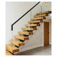 Escalier à monopoutre avec rampes en verre trempé, marches en chêne massif, éclairage LED en option