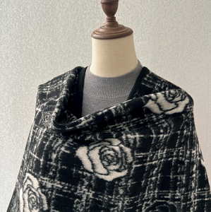 Sciarpa con Motivo Floreale, Elegante Scialle Stampato per Donna, Regalo di San Valentino, Scialle con Nappe di Qualità per Donne - Product Image 5