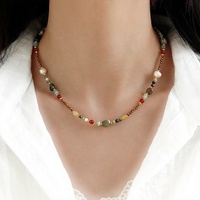 Collier ras-de-cou bohème en pierres naturelles de cornaline, amazonite et perles d'eau douce, multicolore