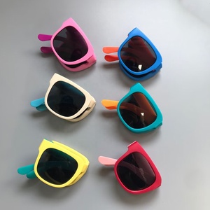 <span class=keywords><strong>Occhiali</strong></span> <span class=keywords><strong>da</strong></span> <span class=keywords><strong>sole</strong></span> per bambini di nuova moda all'ingrosso <span class=keywords><strong>occhiali</strong></span> <span class=keywords><strong>da</strong></span> <span class=keywords><strong>sole</strong></span> per bambini <span class=keywords><strong>occhiali</strong></span> <span class=keywords><strong>da</strong></span> <span class=keywords><strong>sole</strong></span> per ragazzi <span class=keywords><strong>occhiali</strong></span> <span class=keywords><strong>da</strong></span> <span class=keywords><strong>sole</strong></span> resistenti UV per ragazze con Logo personalizzato - Product Image 6