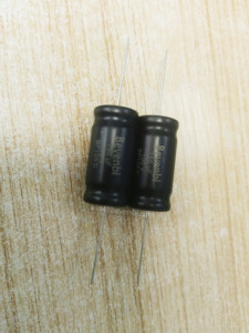 Bevenbi condensador không có polares <span class=keywords><strong>100V</strong></span> 150V 200V 250V 100uF 180UF 150UF 22UF 46UF 68UF nhôm tụ điện trục điện phân - Product Image 4