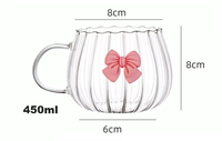 Jolie tasse en verre transparente en forme de citrouille pour les boissons, jus de fruits et café avec un design à nœud papillon