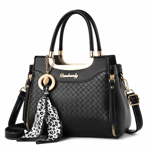 <span class=keywords><strong>Sac</strong></span> à bandoulière portable en <span class=keywords><strong>cuir</strong></span> <span class=keywords><strong>souple</strong></span> grande capacité avec fermeture éclair pour <span class=keywords><strong>femme</strong></span>, tendance transfrontalière Taizhou, nouvelle mode quotidienne 2024 - Product Image 5