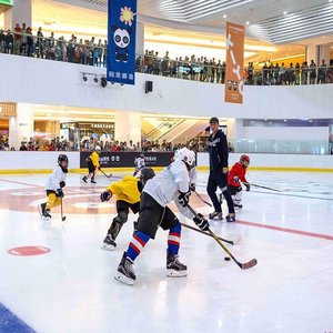 Pista <span class=keywords><strong>de</strong></span> <span class=keywords><strong>patinaje</strong></span> sobre <span class=keywords><strong>hielo</strong></span> sintética UHMW ecológica <span class=keywords><strong>de</strong></span> 20m x 40m pista <span class=keywords><strong>de</strong></span> hockey al aire libre con azulejos y paneles lisos <span class=keywords><strong>de</strong></span> 15mm - Product Image 4