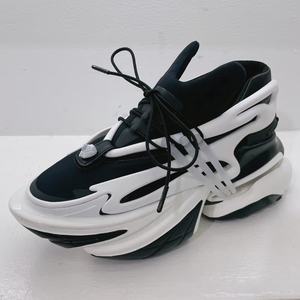 Nouvelles chaussures de sport polyvalentes pour hommes et femmes, modèle 2026, à semelles épaisses, lacets et talons surélevés, populaires dans le style streetwear - Product Image 1