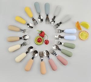 Juego de Cuchara y Tenedor para Bebé de Acero Inoxidable Personalizado, Libre de BPA, Mango de Silicona Ecológico, Apto para Alimentos, Kit de Cubiertos para Niños Pequeños - Product Image 3