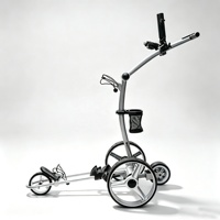 Chariot de golf électrique et télécommandé, léger et pliable, conçu pour un rangement facile dans le coffre de la voiture après le golf