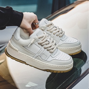 Chaussures de skate tendance en cuir véritable respirant, nouvelle collection 2026, chaussures de marche rehaussantes pour hommes à semelle épaisse, style workwear - Product Image 1