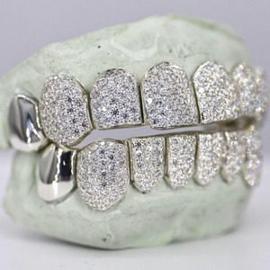 Proveedor Indio de Joyería Dental Diamond Grillz, Cubiertas de Dientes de Lujo para un Estilo de Rapero a la Moda, Disponibles a Precio de Mayoreo - Product Image 2