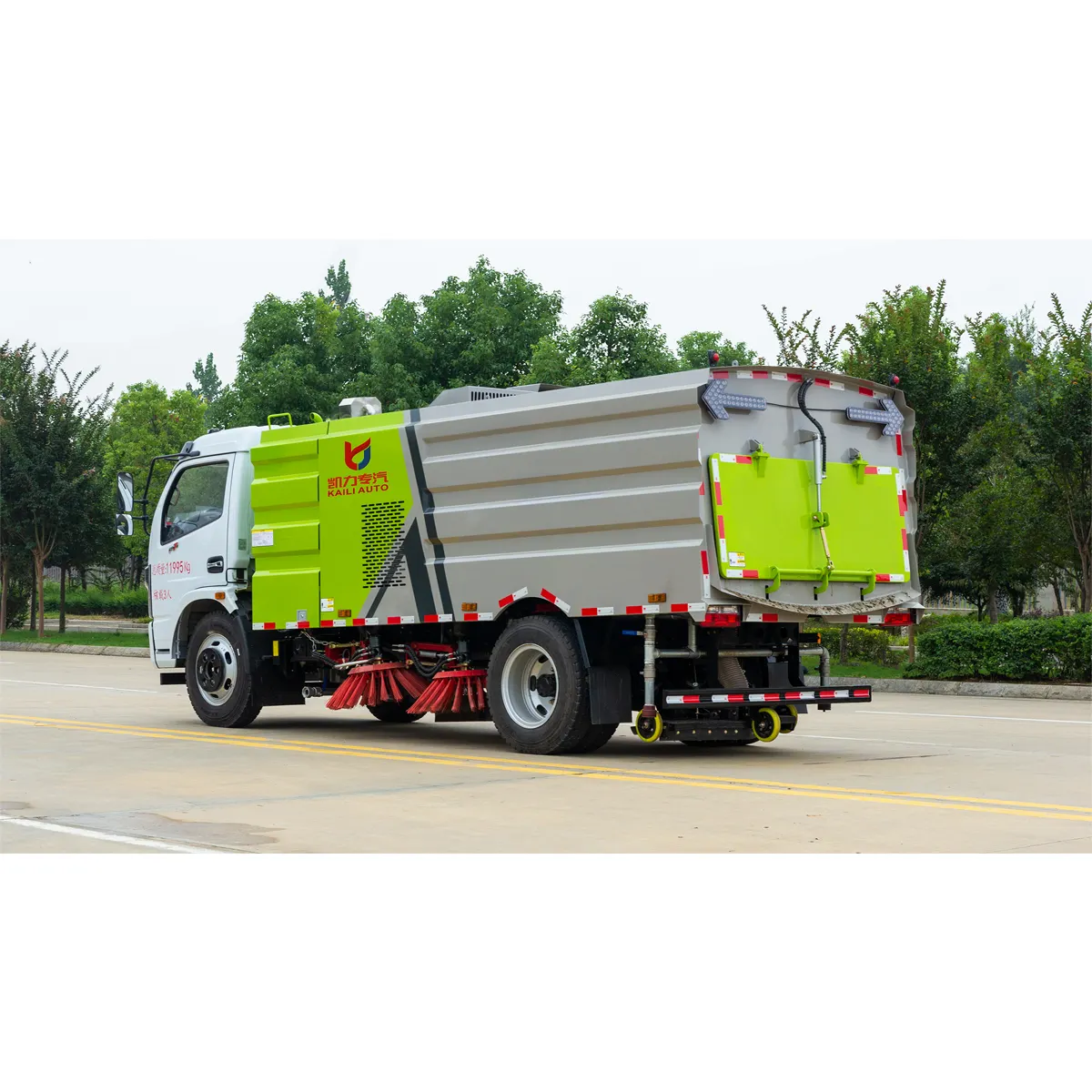 Dongfeng Brand 5000 Liters Small Vacuum Road Sweeper Vehicle Street Cleaning Truck