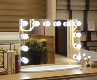 Miroir cosmétique contemporain à LED Miroir de coiffeuse en verre personnalisé Petit miroir de courtoisie en métal pour chambre de filles