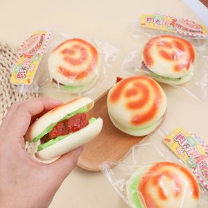 Juguete Sensorial Antiestrés de Hamburguesa China Divertida al por Mayor OEM/ODM, Juguete Blandito de Hamburguesa para Aliviar el Estrés Hecho de TPR, Pedido a Granel - Product Image 1