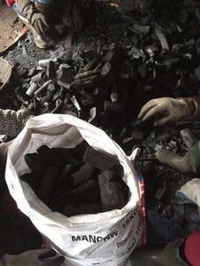 Charbon de bois dur naturel 100% Eucalyptus BBQ Charbon de bois noir - Product Image 6