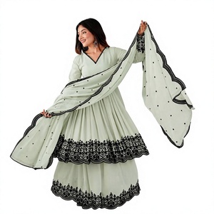 Traje Anarkali Verde Menta de Moda Antra Lifestyle con Borde Bordado Negro, Kurti con Falda Acampanada, Conjunto Sharara, Salwar Pakistaní, Estilo Indio - Product Image 1