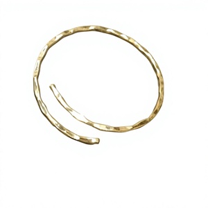 Bracelet jonc en laiton élégant pour femmes, fait main, réglable, pour tous les jours et les fêtes - Product Image 1