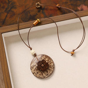 Collier rétro en coquille de noix de coco avec bouton, longue chaîne tressée à motif floral géométrique pour pull, accessoire - Product Image 5