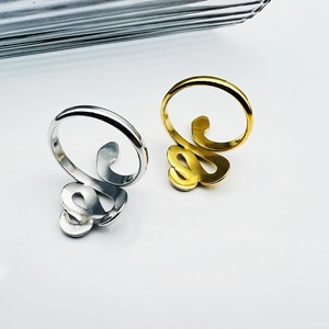 유럽풍 티타늄 스틸 뱀 모양 오픈 링 레트로 패션 니치 개성 스테인리스 스틸 여성용 반지 - Product Image 4