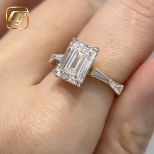Anillo de Compromiso de Lujo con Diamante Cultivado en Laboratorio con Corte Esmeralda, Joyería Fina con Incrustaciones de Diamantes, Oro Sólido de 10K, Anillo de Compromiso para Mujer - Product Image 3