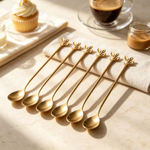 Paquete de 6 Cucharas de Café con Hoja de Oro y Mango Largo, Cucharas para Remover de Acero Inoxidable Pulido a Espejo, Aptas para Lavavajillas, para Té y Postres - Product Image 1