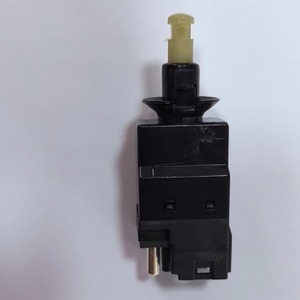 Interruptor de Luz de Freno Mercedes A0015450109 A0005457709 Para Reemplazo o Reparación - Product Image 1