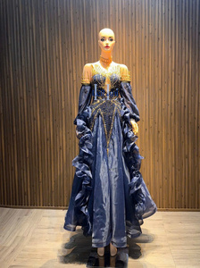 Robe de bal de luxe pour femme, épaules dénudées, manches longues bouffantes, en organza, avec strass haut de gamme - Product Image 5