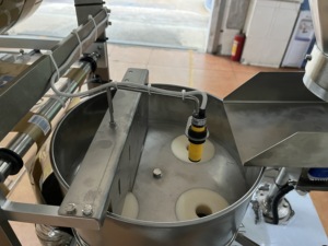 Máquina Automática de Envasado Vertical de Gránulos <span class=keywords><strong>para</strong></span> Bombones, Dulces de Chocolate, Golosinas con Taza Medidora - Product Image 6