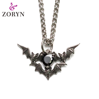 Collier Pendentif Cœur Rouge en Acier Inoxydable avec Trois Pierres Précieuses pour Hommes, Style Vintage Gothique Punk Rock Vampire Sombre, Bijou Tendance Rétro