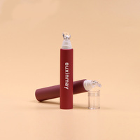 Emballage personnalisé brillant à lèvres Tube à presser en silicone bouche diagonale PE capuchon à rabat pour soins de la peau masques faciaux huiles essentielles en plastique