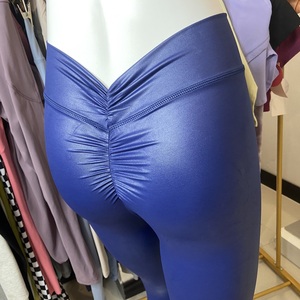 Yoga Wear Manufacturer Ladies High Elastic V Back Scrunch Butt Yoga Leggings brillantes - Product Image 2