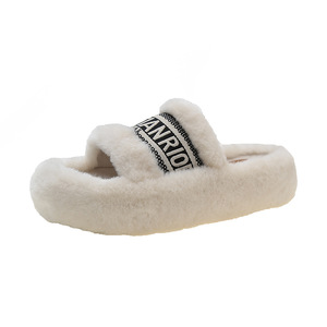 Ciabatte Versatili con Suola Spessa e Peluche per Esterni, Ciabatte da Donna con Scritta, alla Moda con Rialzo Interno - Product Image 5