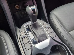 Robusto SantaFe Blanco 2017, SUV Familiar Diésel de Primera Calidad, 7 Plazas, un Auto Duradero - Product Image 5
