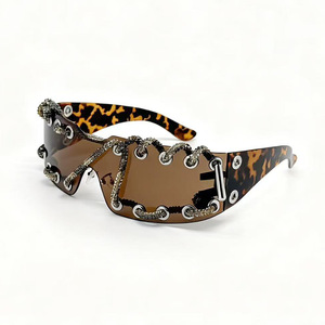 Lunettes de soleil Y2K cool à bouclier décoratif en forme de lacet de <span class=keywords><strong>chaussure</strong></span> steampunk 2026, verres foncés, pour fête, mode une pièce, lunettes unisexe avec diamants - Product Image 6