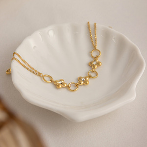 Pulsera de Trébol de Cuatro Hojas, Aleación de Zinc Dorada, Diseño de Flor con Pedrería, Joyería para Mujer, Regalo para Ocasiones Especiales - Product Image 4