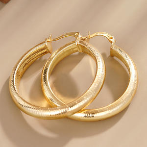 Boucles d'oreilles créoles en or plaqué 22 carats, classiques pour femmes, à porter au quotidien - Product Image 3