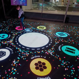 Jeu de projection au sol interactif en réalité augmentée pour salle de sport numérique IA, multijoueur en intérieur pour parc d'attractions - Product Image 2