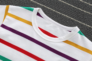 เสื้อยืดเด็กผู้ชายลายทางสีพื้นและกางเกงขายาวลายการ์ตูนสีเหลือง ชุดเซ็ตขายส่งจากซัพพลายเออร์จีน - Product Image 2