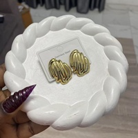 أقراط نسائية على شكل قلب بتصميم أوروبي أمريكي فاخر وأنيق من الفولاذ المقاوم للصدأ؛ أقراط مسمارية بأسلوب فرنسي عتيق