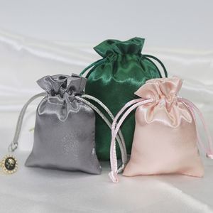 Sac à poussière pour extensions de cheveux en satin blanc avec logo personnalisé imprimé, sac de luxe à cordon pour vêtements et lingerie, pochette d'emballage en satin de soie - Product Image 5