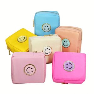 Pochette de toilette imperméable personnalisée en nylon, grande taille, 14 couleurs, mignonne, organiseur de maquillage, sac cosmétique pour femmes avec patchs lettres - Product Image 2