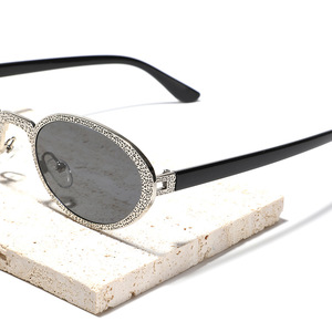 Gafas de Sol Retro para Hombre Xunge, Estilo Europeo Americano, Montura Metálica Ovalada con Lentes UV400, Look Urbano Versátil Y2K - Product Image 2