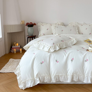 Bộ ga trải giường phong cách công chúa, dày dặn, dùng được quanh năm, 300TC, 100% cotton, dệt mềm mại, họa tiết trái tim dễ thương, viền bèo nhún, phù hợp với nhiều loại giường - Product Image 2