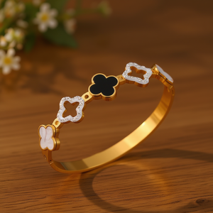 Bracciale con 5 Piccoli Fiori in Acciaio Inossidabile Placcato Oro, Gioielli da Donna - Product Image 2