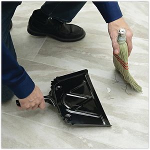 Recogedor de Polvo de Metal Negro de Acero Calibre 20 Boardwalk, 12 x 14 Pulgadas, Mango de 2 Pulgadas con Palo de Escoba de Hierro para Uso en el Hogar y Jardín, 12 Unidades por Caja - Product Image 4