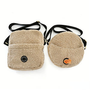 Sac de promenade pour chien Dafeel, sac à bandoulière réglable pour extérieur avec distributeur de sacs à déjections canines - Product Image 3