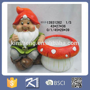 Gnomo da giardino in ceramica con lanterna nana di nuovo Design di alta moda con luce solare a fungo - Product Image 6