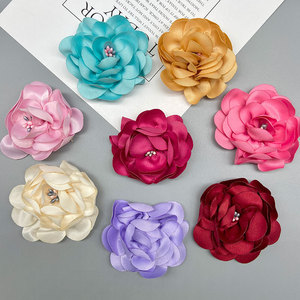 Tissu floral moulé 6 cm Camélia en tissu tricoté à la main pour accessoires vestimentaires DIY, coiffes, chaussures, sacs, bijoux - Product Image 1